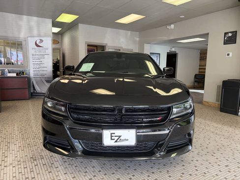 Used 2021 Dodge Charger SXT w/ Blacktop Package image 3