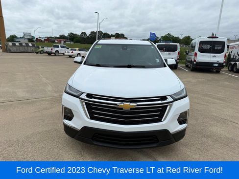 Used 2023 Chevrolet Traverse LT FWD image 2