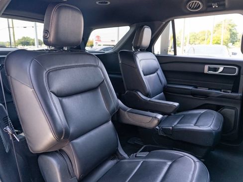 Used 2020 Ford Explorer XLT w/ Equipment Group 202A AWD/4WD image 16