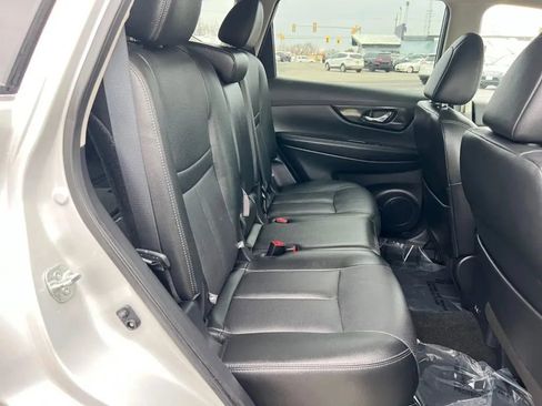 Used 2019 Nissan Rogue SL w/ Premium Package AWD/4WD image 19