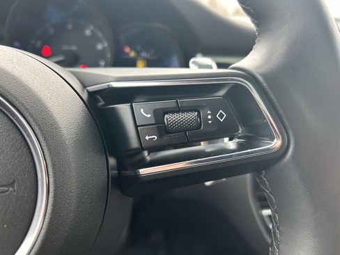 Used 2022 Porsche Macan image 16