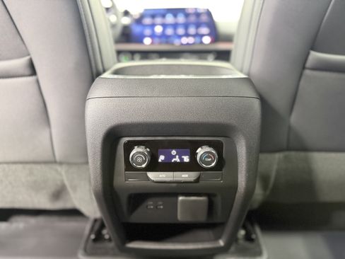 Used 2025 Chevrolet Traverse Z71 w/ Driver Confidence Package image 31