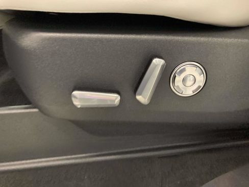 New 2026 Lincoln Navigator Premiere AWD/4WD image 30