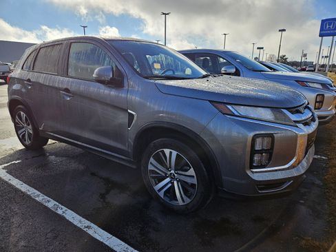 Used 2025 Mitsubishi Outlander Sport SE image 1