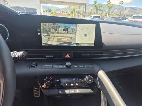 Used 2025 Hyundai Elantra SEL image 18