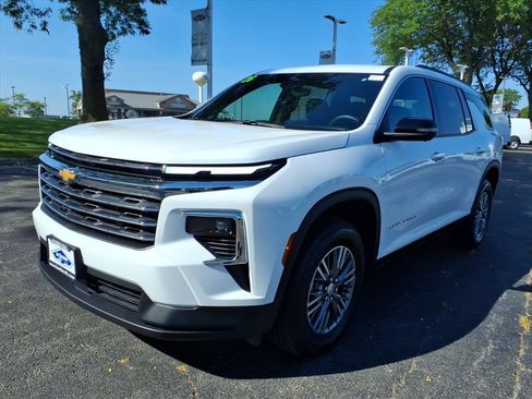 Used 2026 Chevrolet Traverse LT w/ Driver Confidence Package FWD image 3
