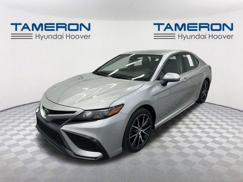 Used 2021 Toyota Camry SE image 1