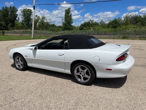 Used 2002 Chevrolet Camaro Z28 w/ SS Performance/Appearance Pkg RWD image 16
