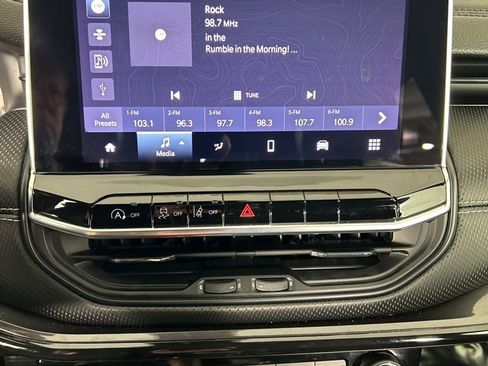 Used 2023 Jeep Compass Altitude image 13