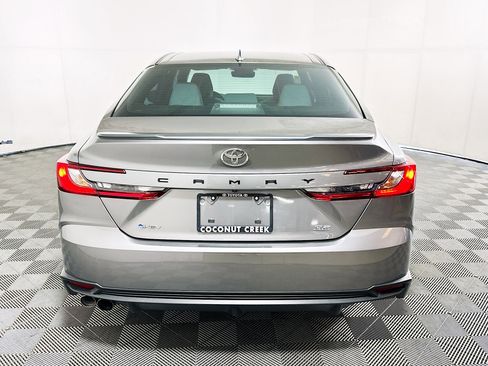 Used 2025 Toyota Camry SE w/ Convenience Package FWD image 4