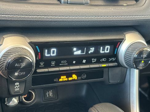Used 2025 Toyota RAV4 XLE AWD/4WD image 23