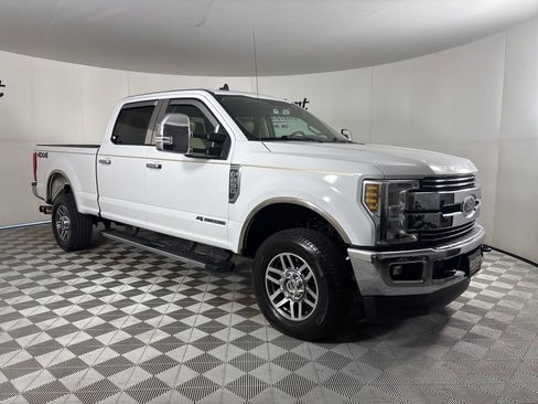 Used 2019 Ford F250 Lariat w/ Lariat Value Package image 3