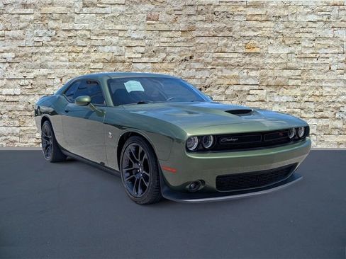 Used 2022 Dodge Challenger R/T Scat Pack RWD image 2