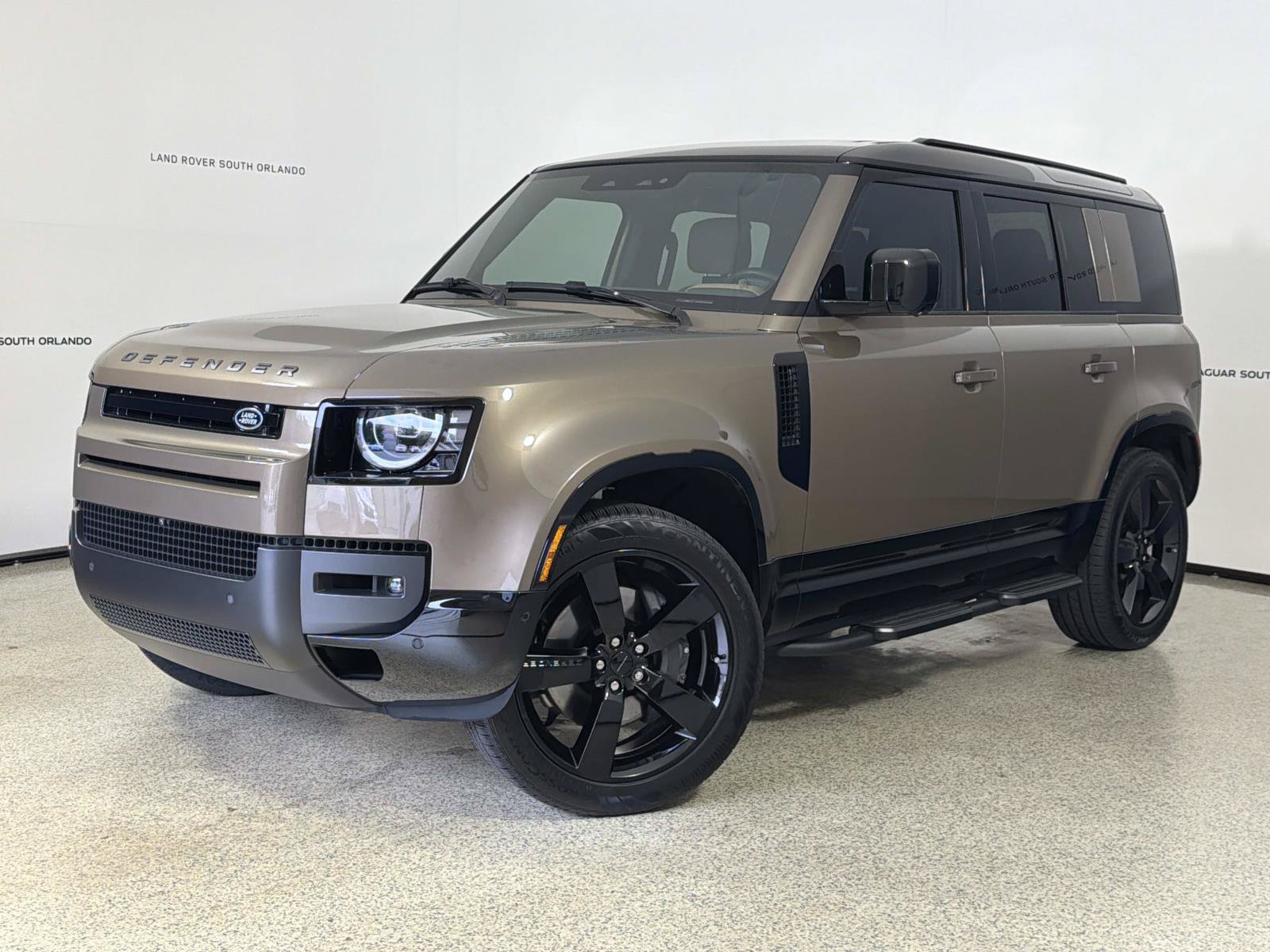 Used 2026 Land Rover Defender 110 X-Dynamic SE AWD/4WD image 1