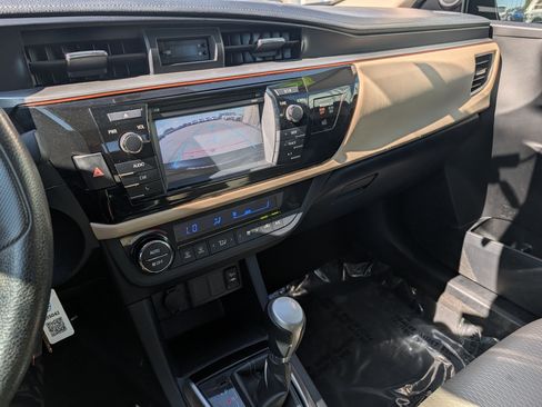 Used 2016 Toyota Corolla LE FWD image 29