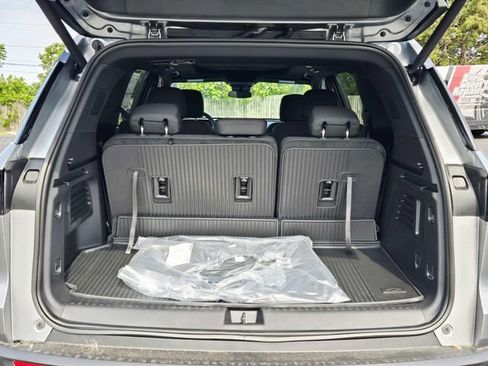 New 2026 Chevrolet Traverse LT w/ Sun and Wheel Package AWD/4WD image 12