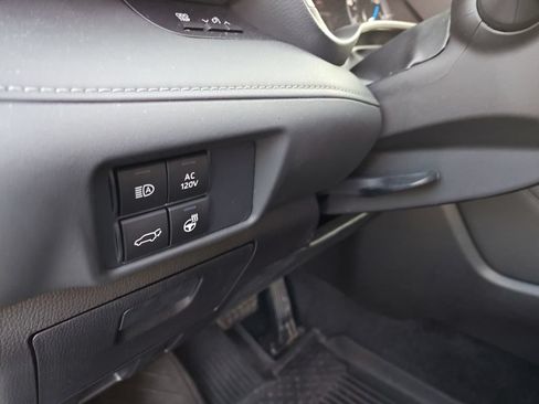 Used 2021 Toyota Highlander Limited AWD/4WD image 10
