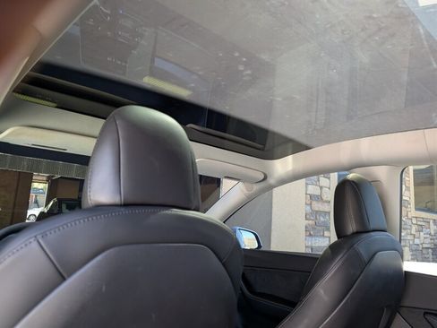 Used 2021 Tesla Model Y Long Range AWD/4WD image 26