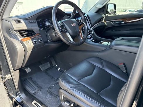 Used 2020 Cadillac Escalade Luxury image 10