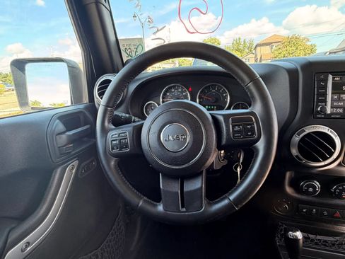 Used 2014 Jeep Wrangler Unlimited Sahara w/ Dual Top Group AWD/4WD image 14