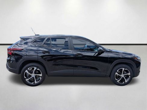 Used 2024 Chevrolet Trax RS w/ Sunroof Package FWD image 3