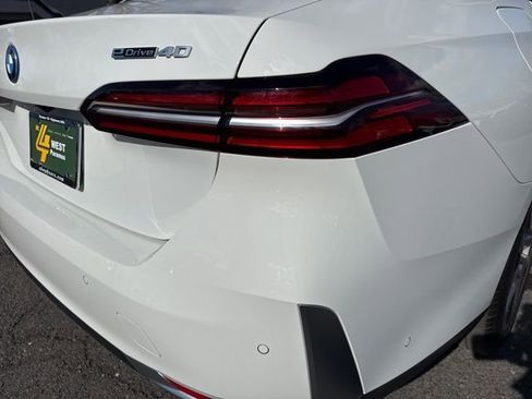 Used 2024 BMW i5 eDrive40i w/ M Sport Package RWD image 31