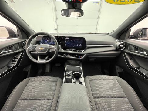 Used 2026 Chevrolet Equinox LT AWD/4WD image 3