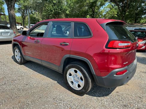 Used 2014 Jeep Cherokee Sport image 7