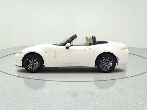 Used 2024 MAZDA MX-5 Miata Grand Touring RWD image 8