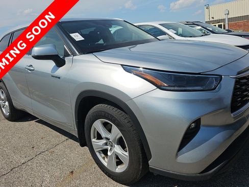 Used 2021 Toyota Highlander LE image 3