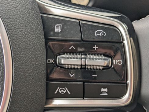 Certified 2025 Kia Sorento S image 37