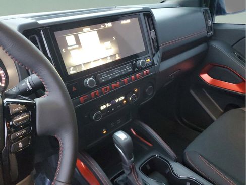 Used 2025 Nissan Frontier PRO-4X image 28