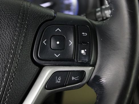 Used 2017 Toyota Highlander XLE FWD image 29