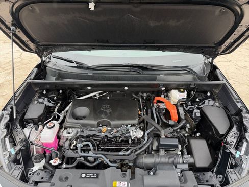 Used 2025 Toyota RAV4 LE image 31