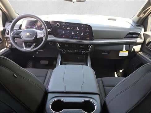Used 2026 Chevrolet Suburban LS RWD image 4