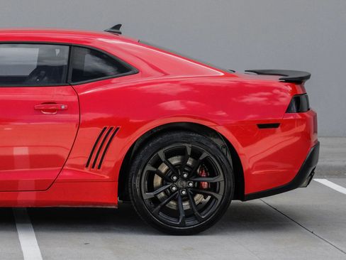 Used 2015 Chevrolet Camaro SS w/ SS Performance Package RWD image 12