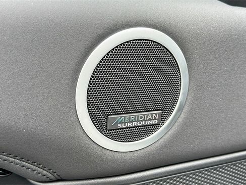 New 2025 Land Rover Discovery S image 10