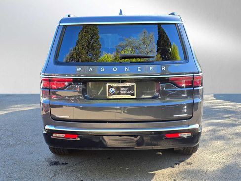 Used 2022 Jeep Wagoneer Series II AWD/4WD image 4