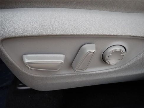 Used 2022 Toyota Highlander XLE image 15