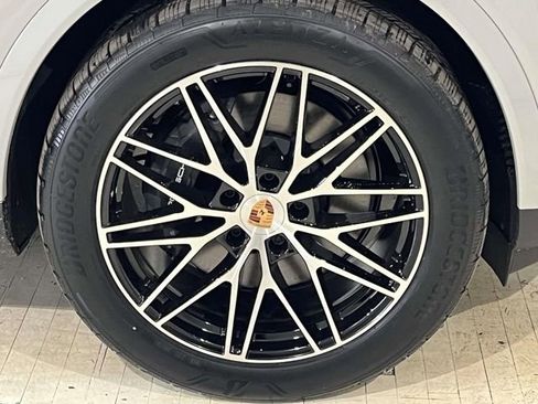 New 2026 Porsche Cayenne image 14