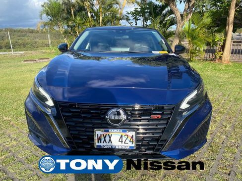 Used 2023 Nissan Altima 2.5 SR w/ SR Premium Package FWD image 2