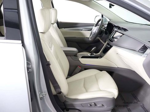 Used 2018 Cadillac XT5 Luxury w/ Driver Awareness Package image 36