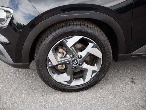 Used 2023 Hyundai Venue SEL FWD image 9