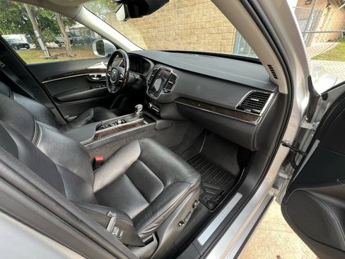 Used 2018 Volvo XC90 T6 Momentum w/ Convenience Package AWD/4WD image 19