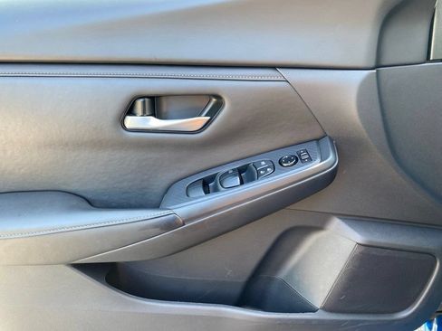 Used 2025 Nissan Sentra SV FWD image 21