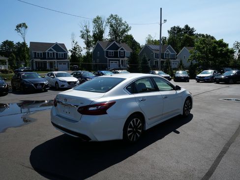 Used 2018 Nissan Altima 2.5 SV w/ 2.5 SV Technology Package FWD image 6