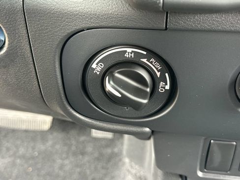 New 2026 Nissan Frontier SV w/ Tow Package AWD/4WD image 28