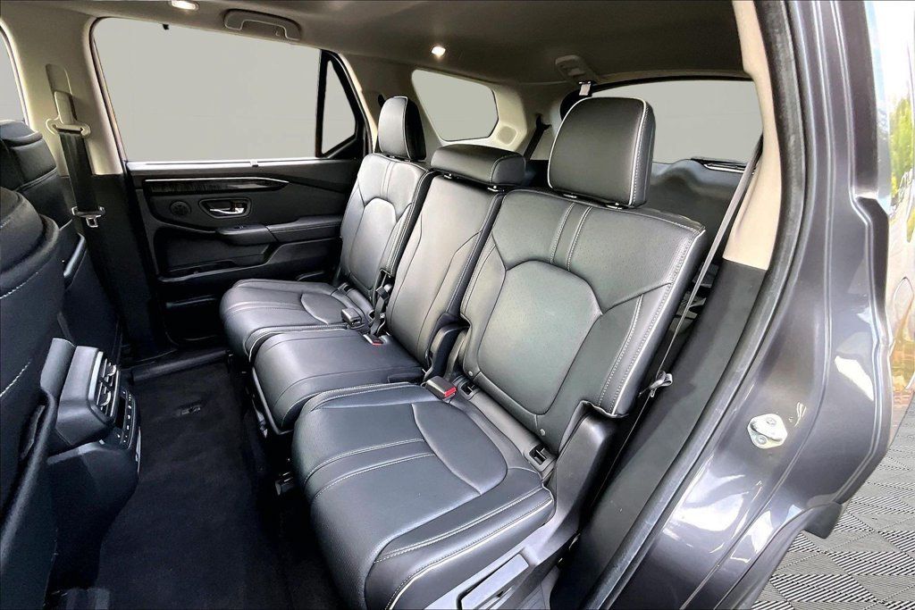Used 2025 Honda Pilot Elite image 18