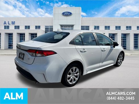 Used 2024 Toyota Corolla LE image 5