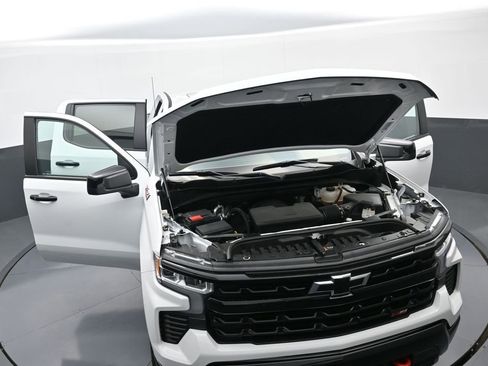 Used 2025 Chevrolet Silverado 1500 LT Trail Boss w/ Convenience Package II AWD/4WD image 39